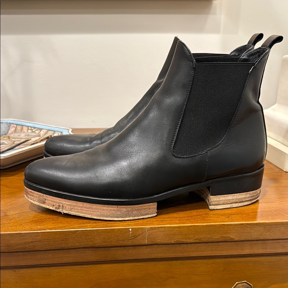 Freda Salvador black leather platform chelsea boot 8.5
